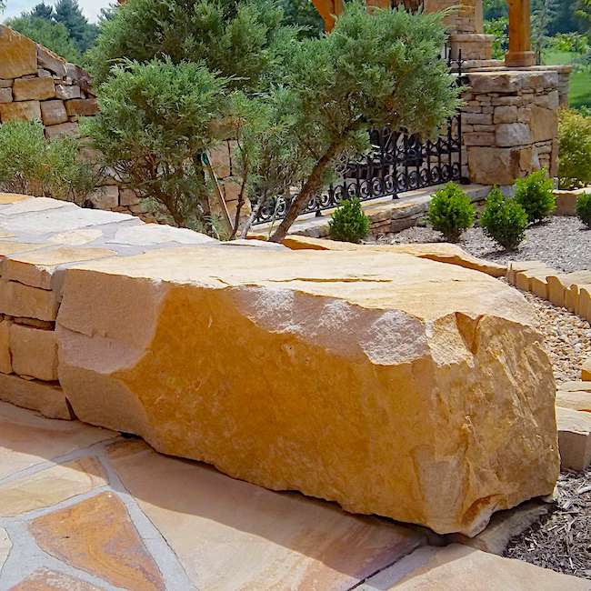 weathered boulders<br />
