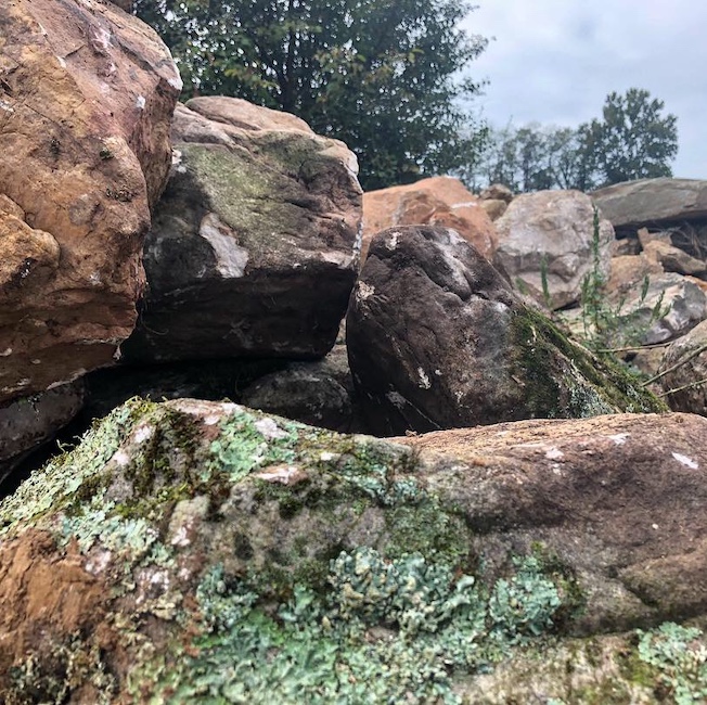 weathered boulders<br />
